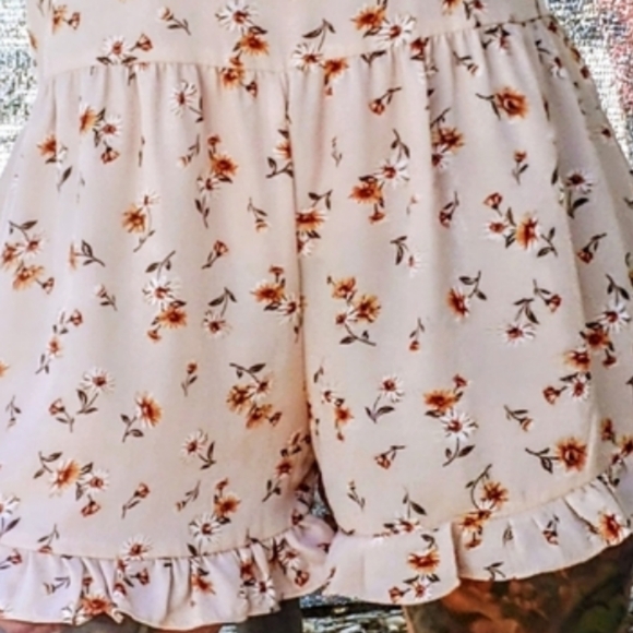 Backless Floral Romper - Picture 16 of 16